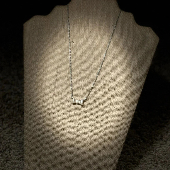 Kate Spade Silver Bow Necklace 18” - Picture 2 of 6